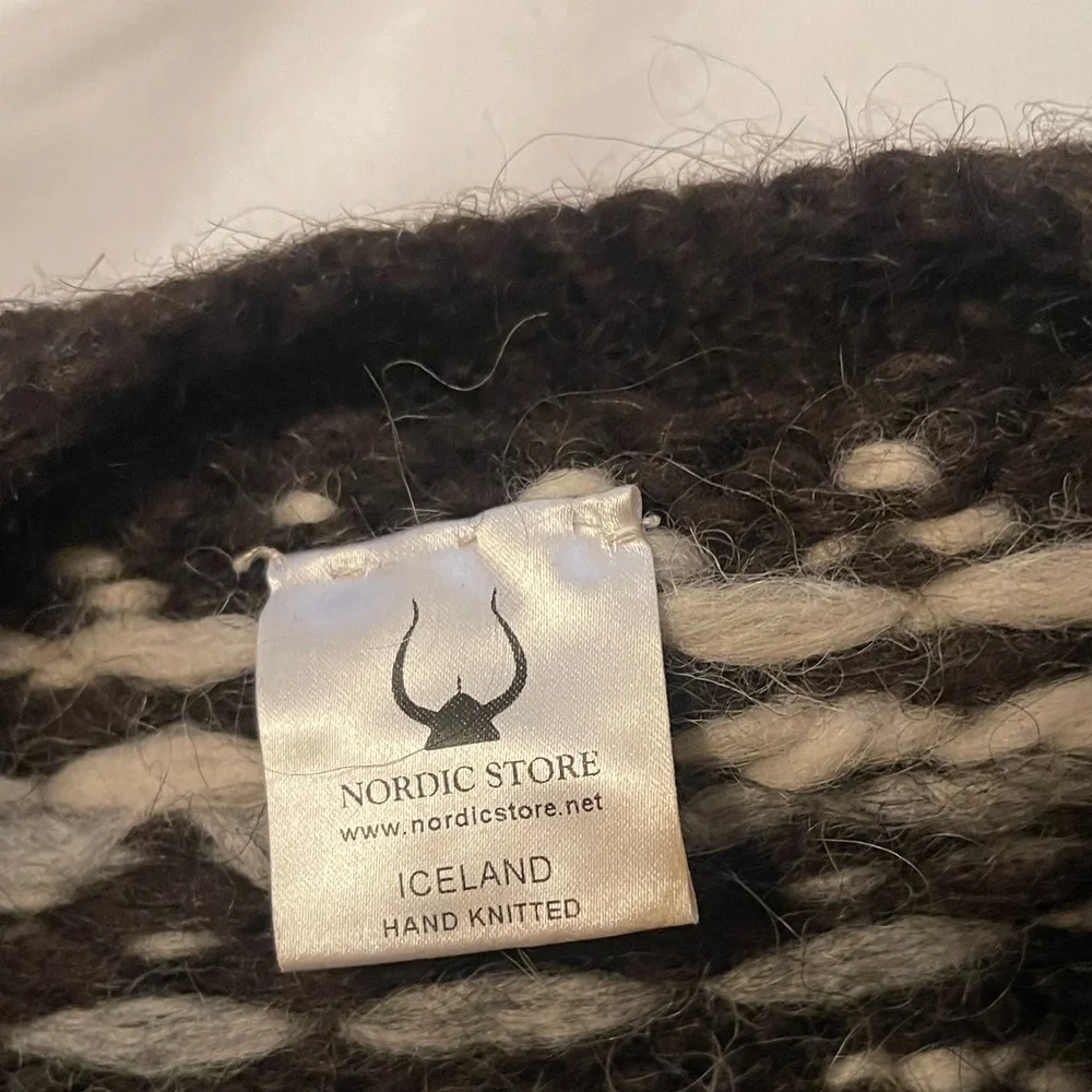 Nordic Store Hand knitted Icelandic Wool Sweater Gray Pattern Size Small / Med - Picture 2 of 5